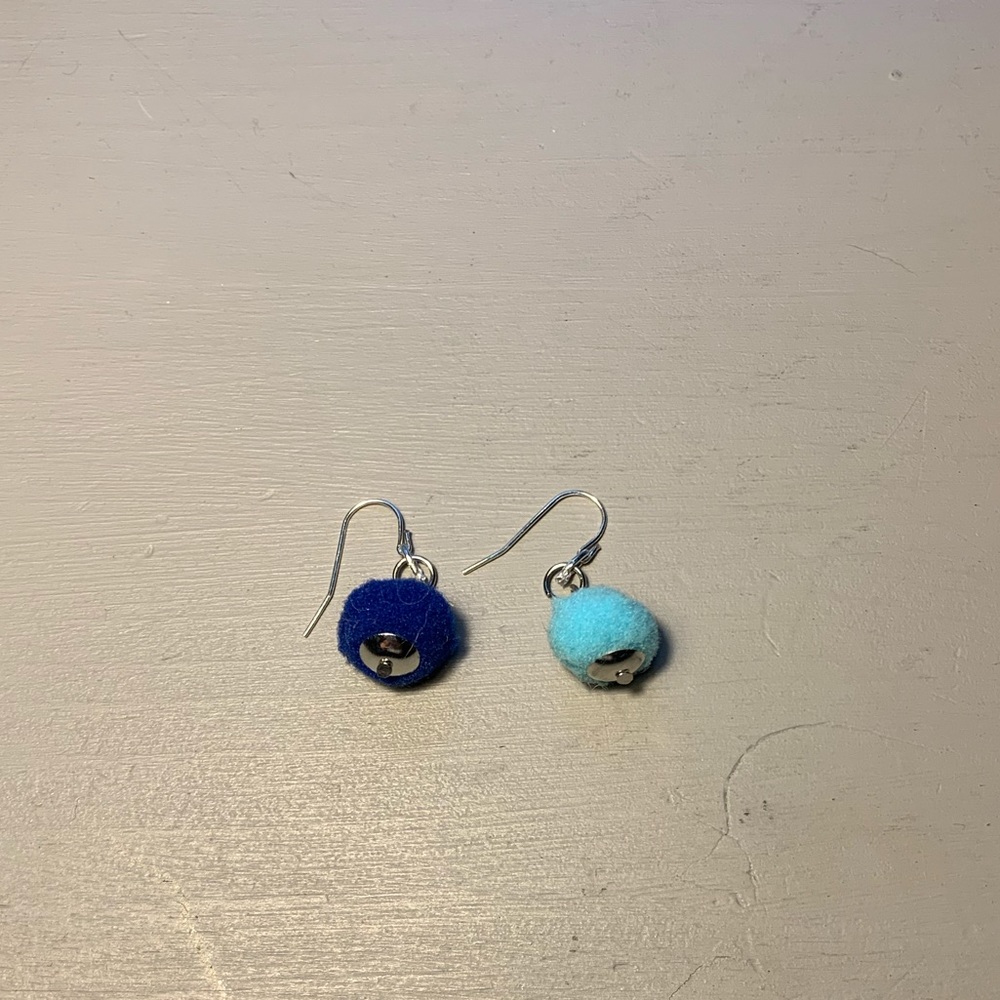 cute mismatched dark and light blue earrings!